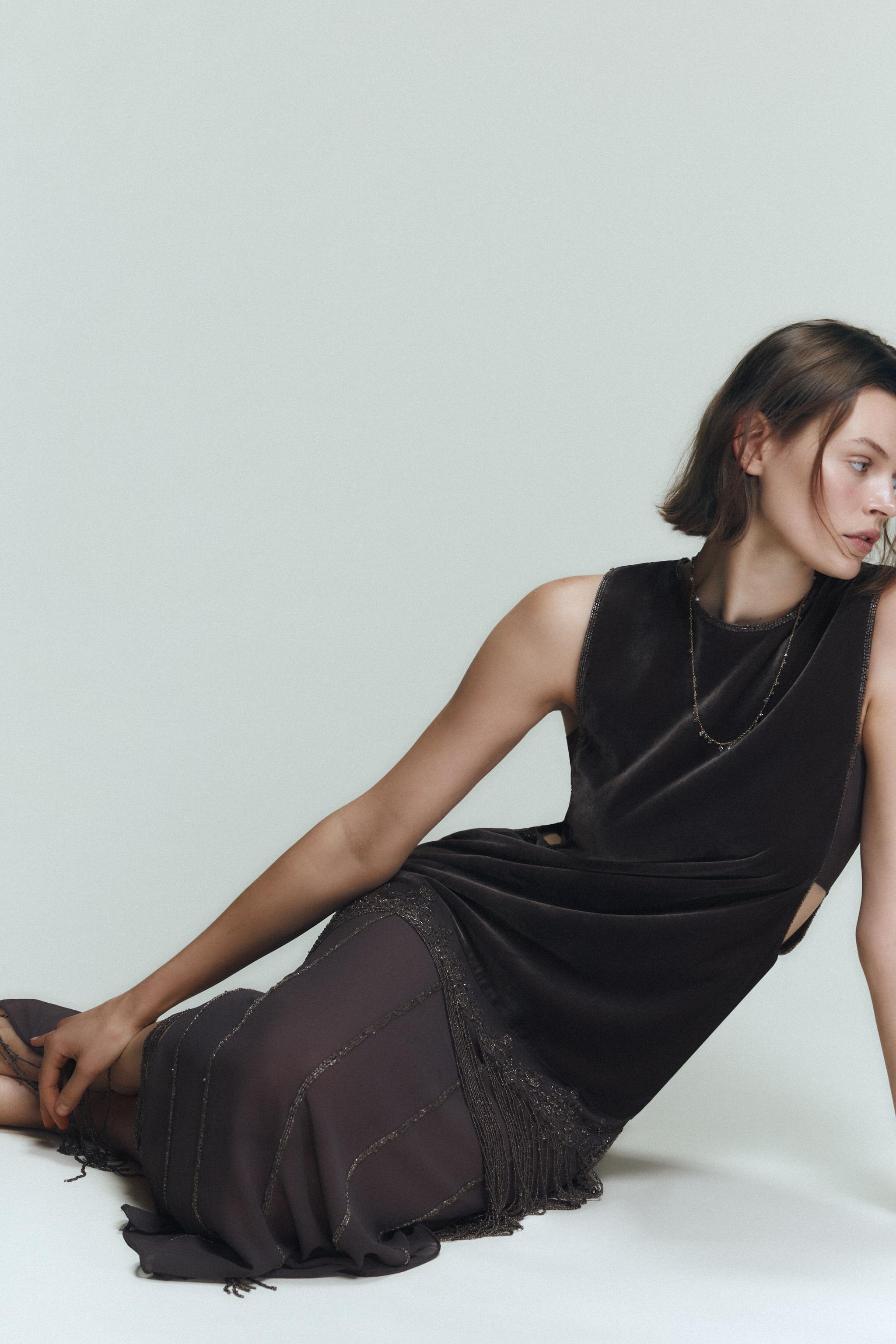 ROBE BIMATIÈRE EN VELOURS AVEC FANTAISIES ET FRANGES